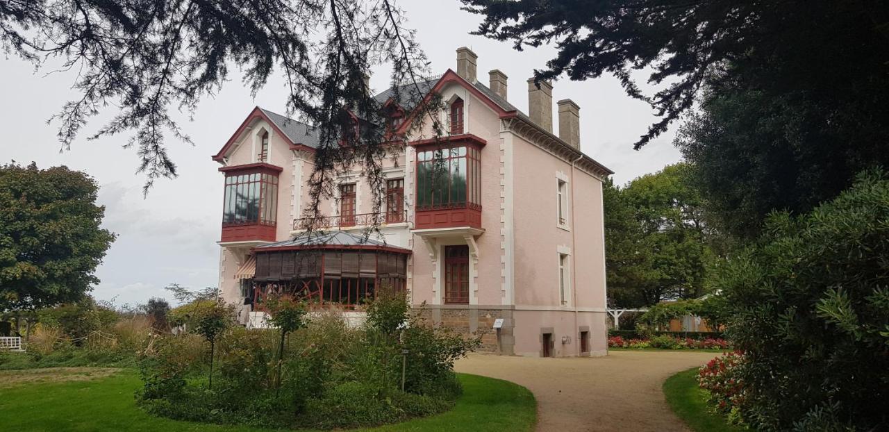 Maison De Berry Bed & Breakfast Villedieu-les-Poëles Exterior foto